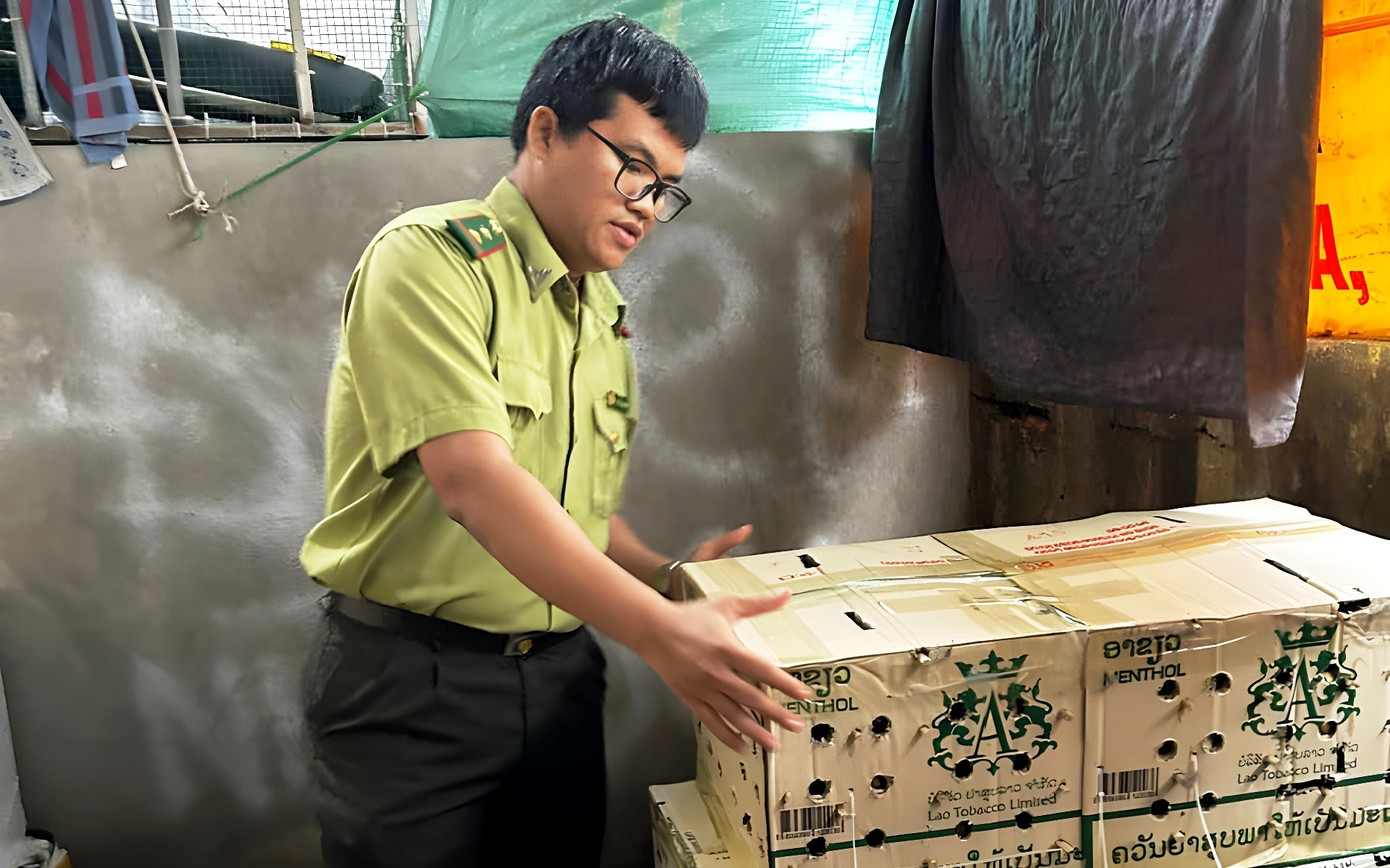 Gần 1.000 cá thể chim hoang dã bị giấu trong nhà vệ sinh bến xe tại Huế